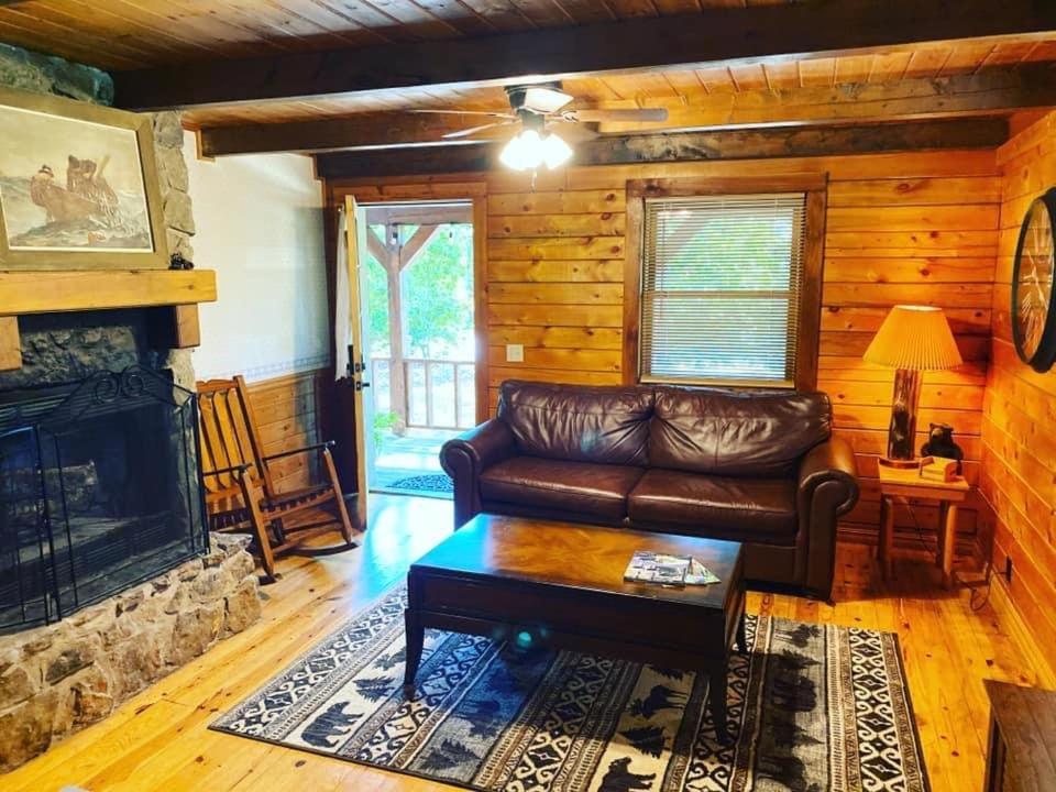 Cozy Cabin At Bear Mountain Log Cabins Eureka Springs Kültér fotó
